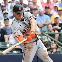 Giants rack up 20 hits, stave off Brewers 12-9