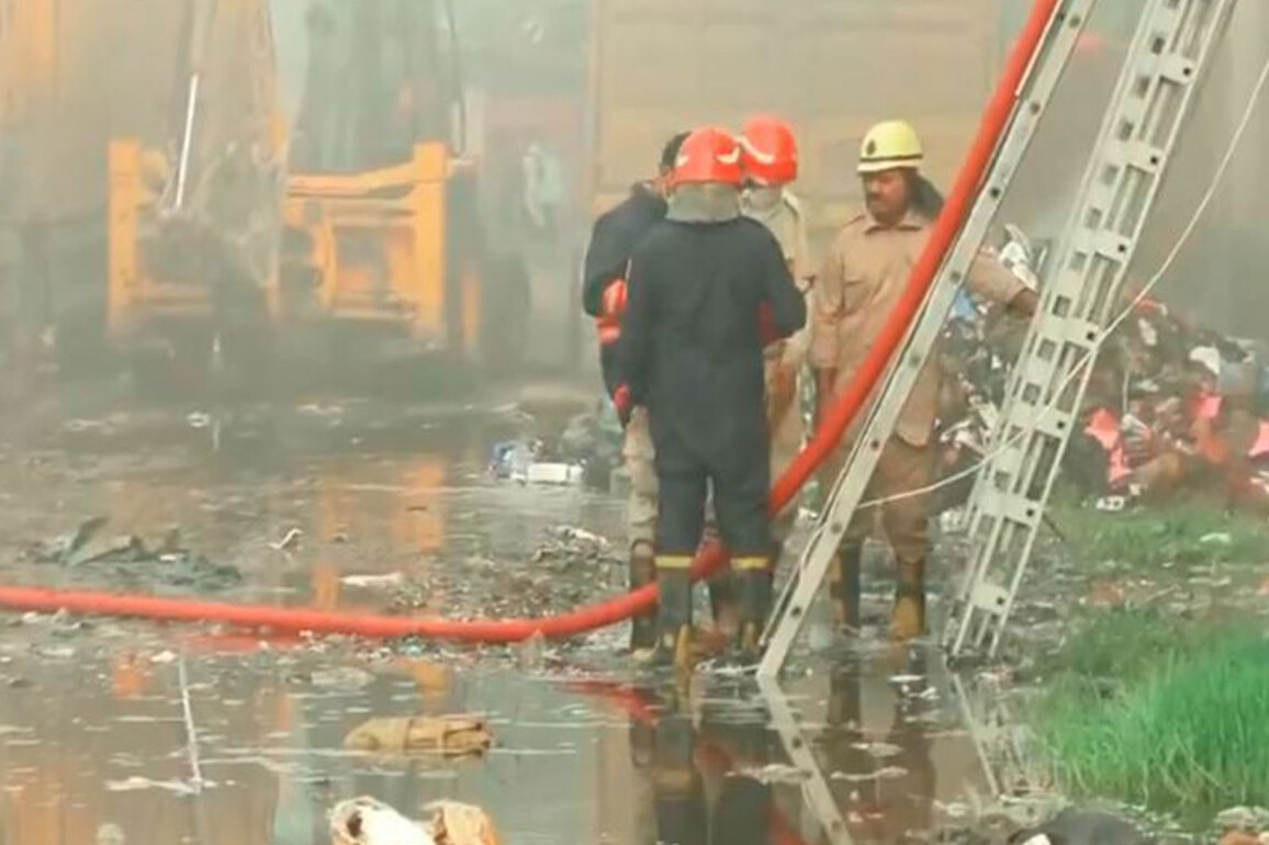 Delhi: Massive fire breaks out at building in Sanjay Gandhi Transport Nagar; 27 fire tenders rushed to spot
