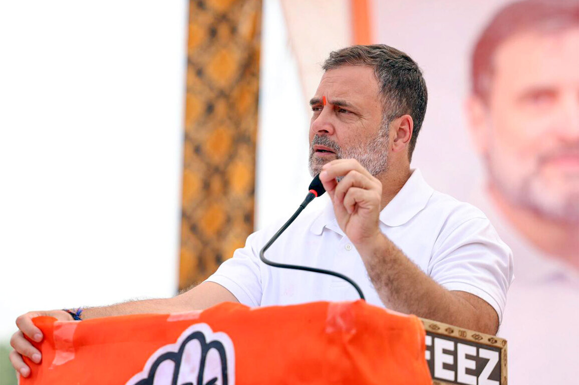 Not leadership, but a gimmick': Rahul Gandhi slams PM Modi over "distributing toffees in Italy!"