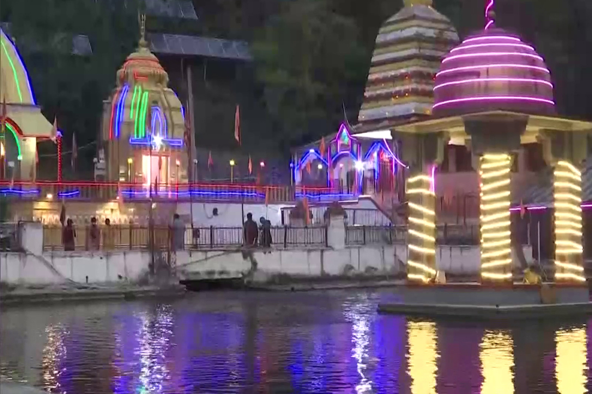 J-K: Kashmiri pandits celebrate Diwali at Surya Mandir in Anantnag, pray for peace, harmony