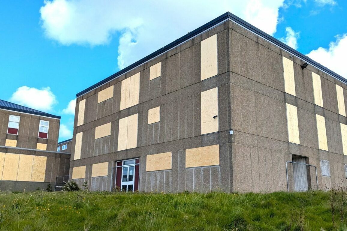 What should happen to Kirkwalls old halls of residence&quest;