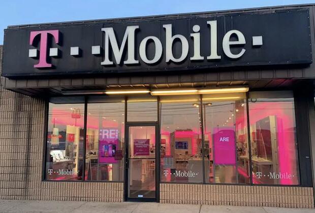 T-Mobile cellular outage caused by "fibre disruptions" says official