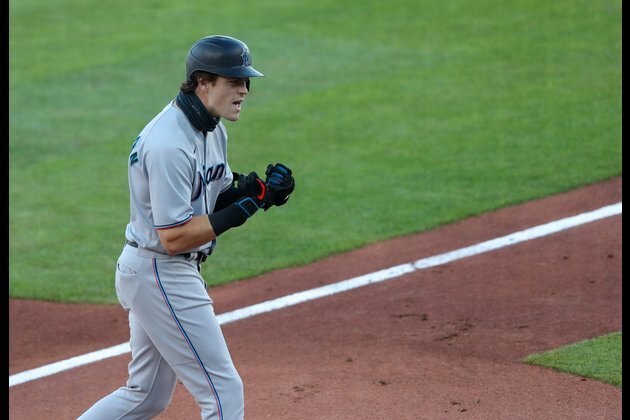 MLB roundup: Marlins outslug Blue Jays in 10 innings