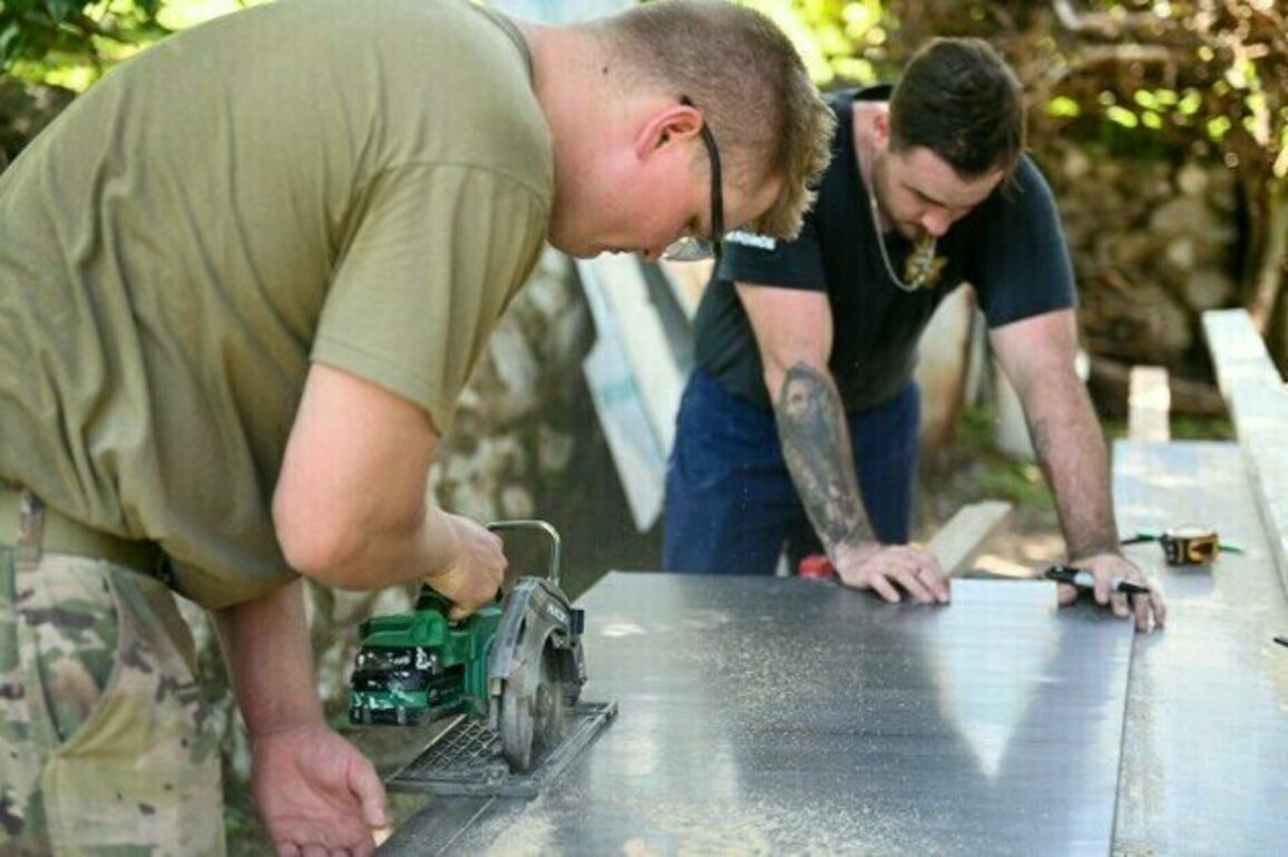 Wisconsin Guard Rehabilitates Papua New Guinea Base Housing