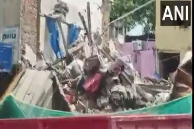 Delhi: One dead after three-storey shop collapses near Azad Market
