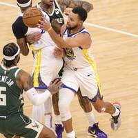 (SP)U.S.-MILWAUKEE-BASKETBALL-NBA-BUCKS VS WARRIORS