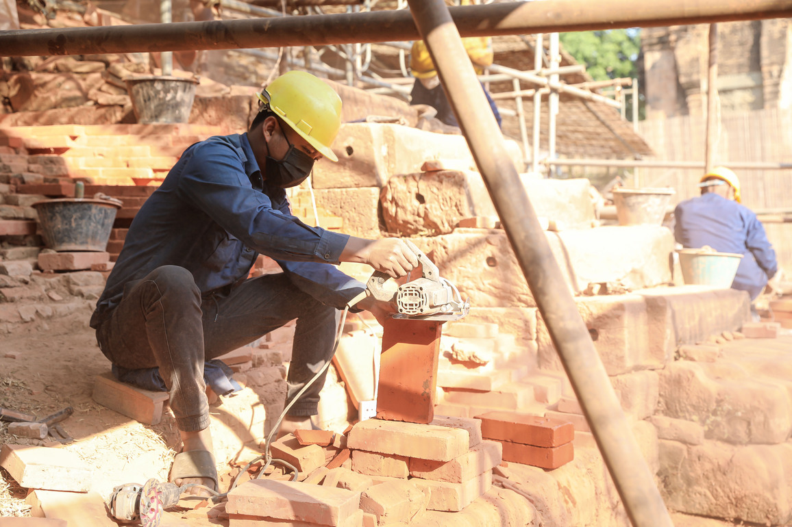 CAMBODIA-SIEM REAP-BAKONG TEMPLE-RESTORATION