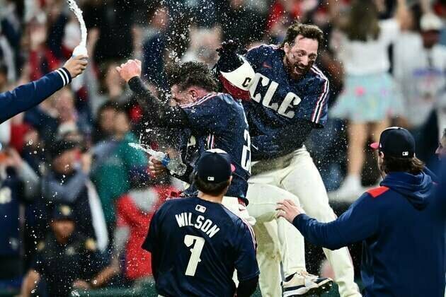 Guardians walk it off again, this time against Mariners