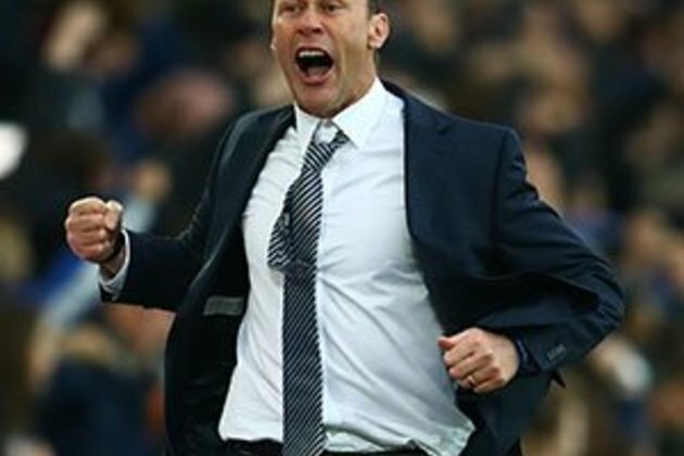 Everton stick with Ferguson for United trip