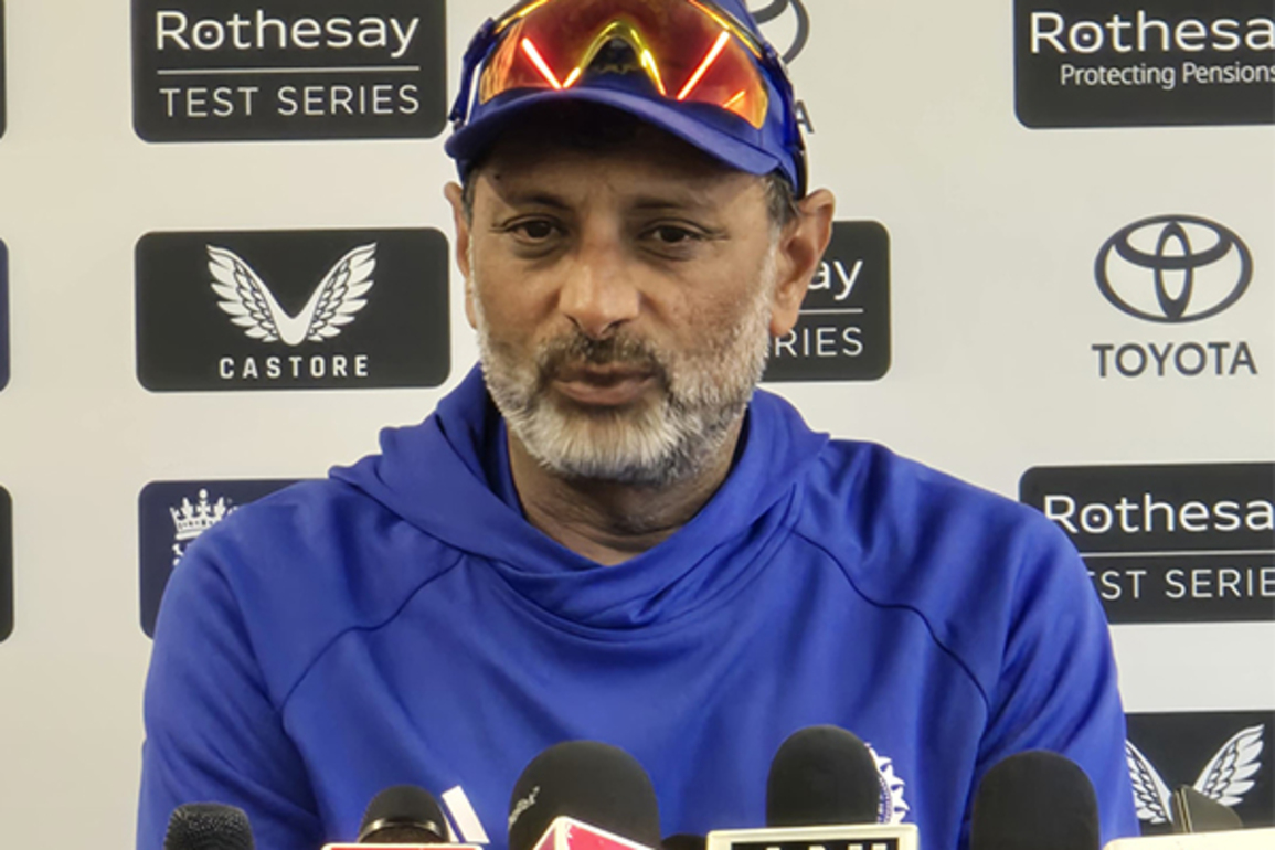 "Think he will bat tomorrow": Sitanshu Kotak updates on Rishabh Pant's injury