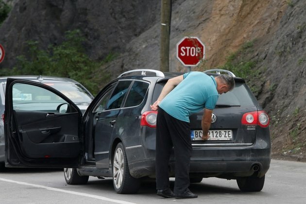 EU Warns of Escalating Serbia, Kosovo Car Plates Dispute