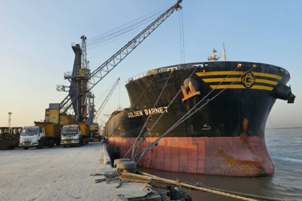 Gujarat: Deendayal Port Authority berths Cape Vessel MV Golden Barnet