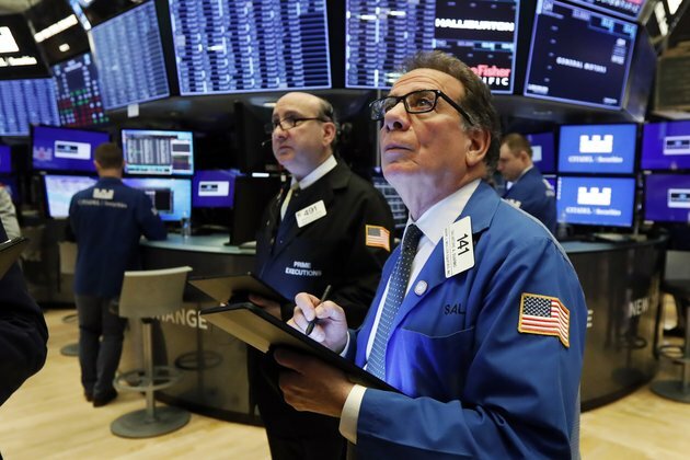Stocks Sink, Bonds Soar on Fears Virus Will Stunt Economy