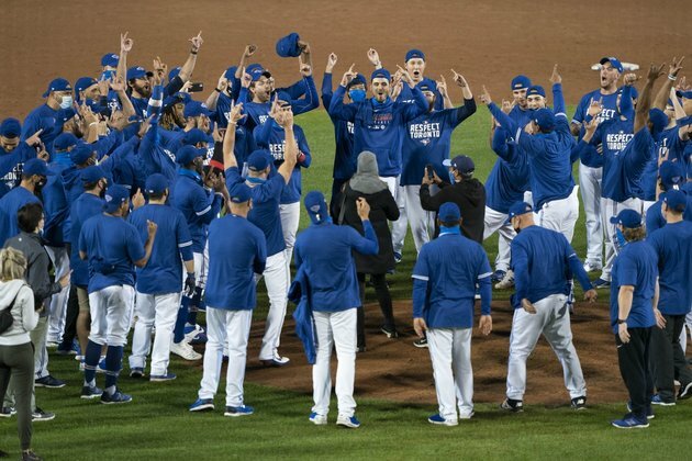 MLB roundup: Jays wrap up playoff berth