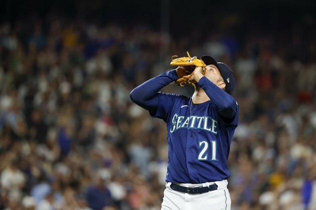 Mariners squeak by Yanks in 13 innings