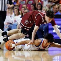 No. 12 Florida powers to another easy win over South Carolina