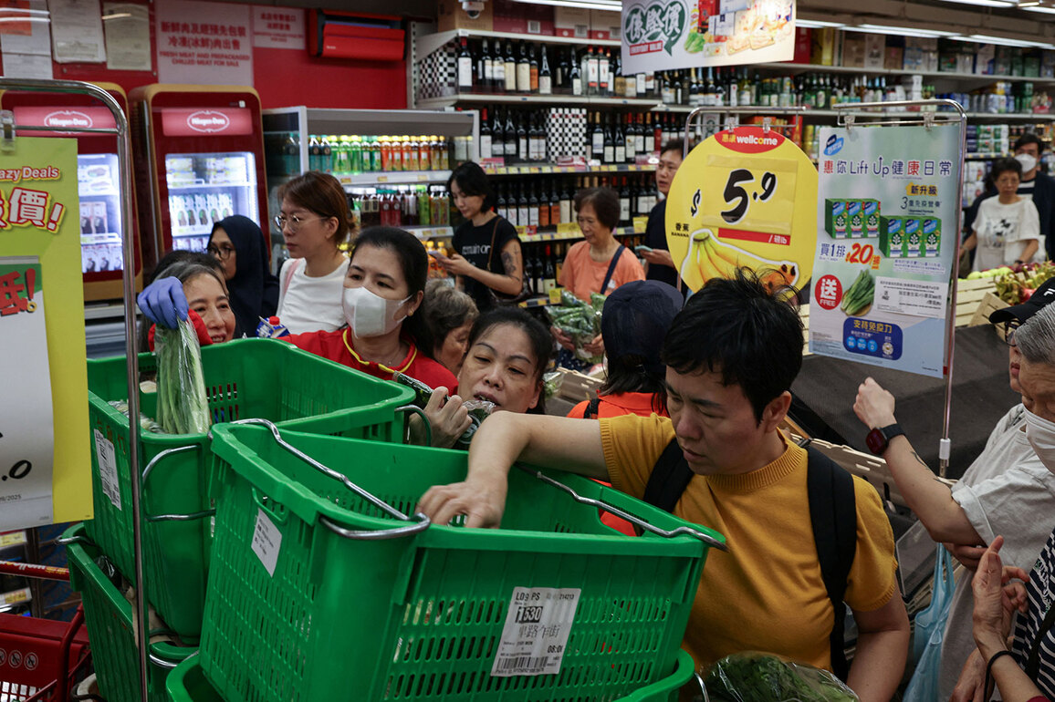 Super Typhoon Ragasa: Thousands evacuated in Philippines; HK airport to shut for 36 hours