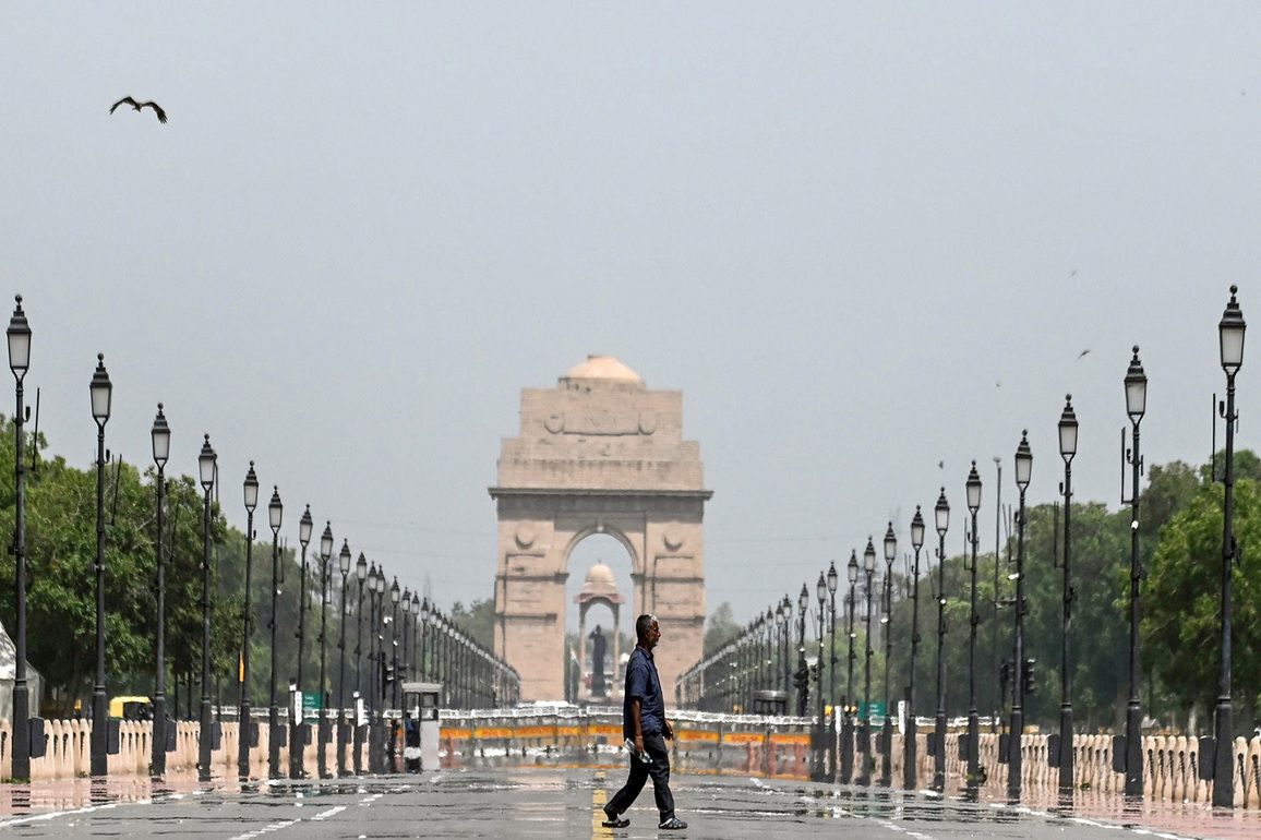 Heatwave to ease over North India in next 3 days as IMD warns of thunderstorms, strong winds