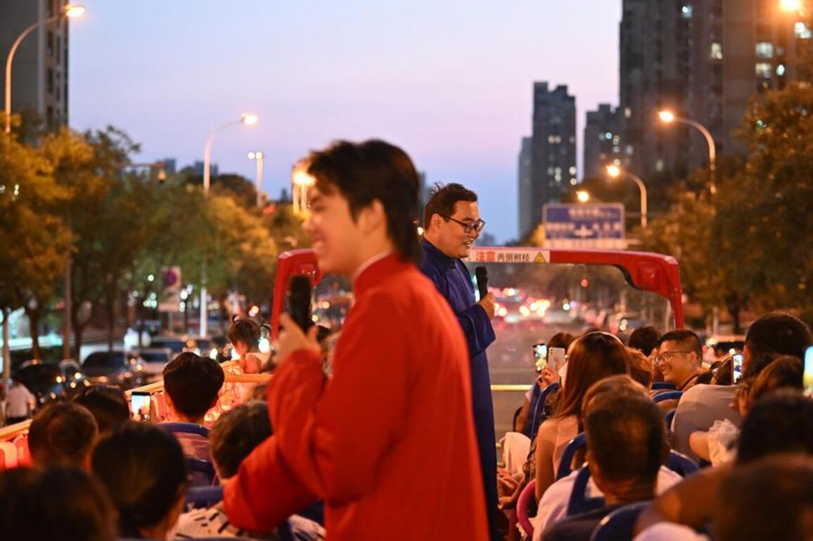 Culture&Life | "Crosstalk bus" launched in north China's Tianjin