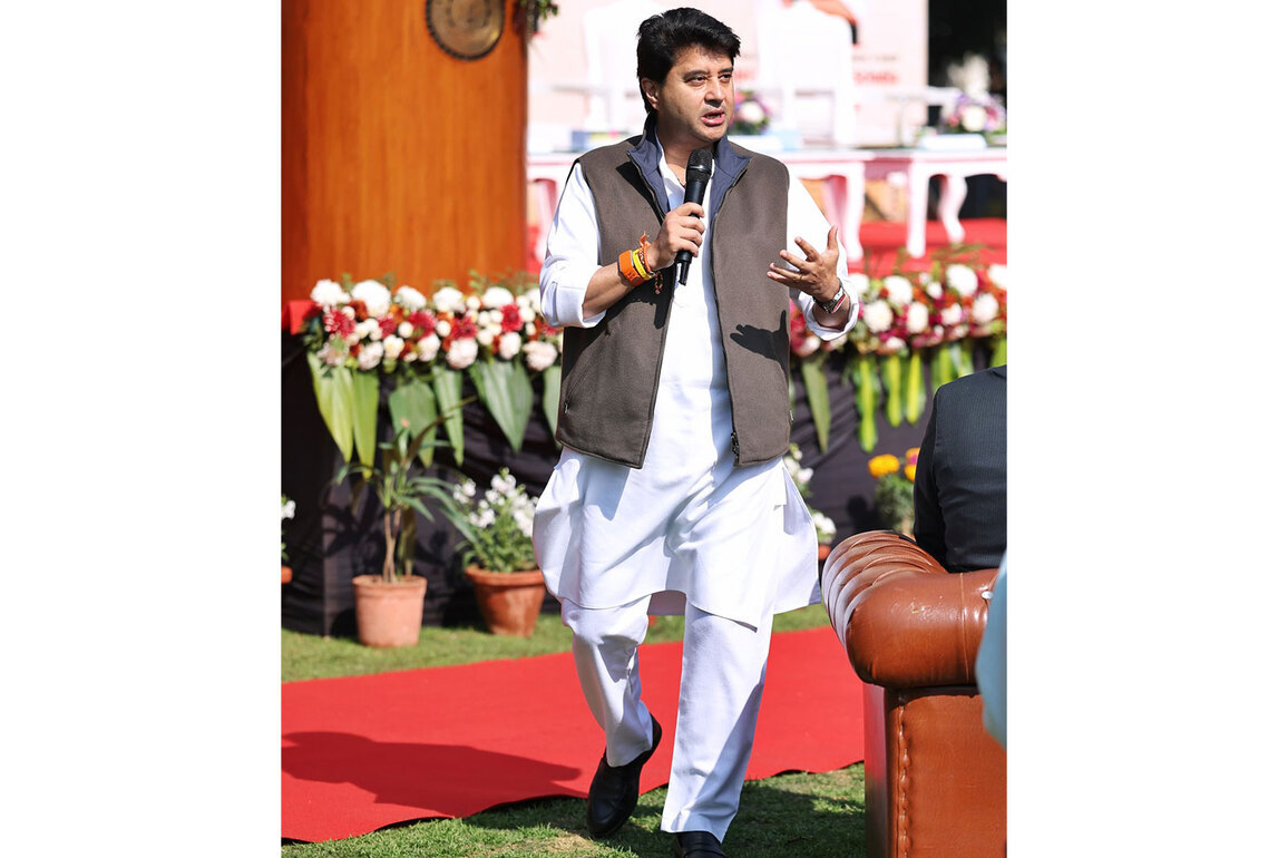 Union Min Scindia lauds India, Emirates Posts' adoption of EMS Standard Agreement