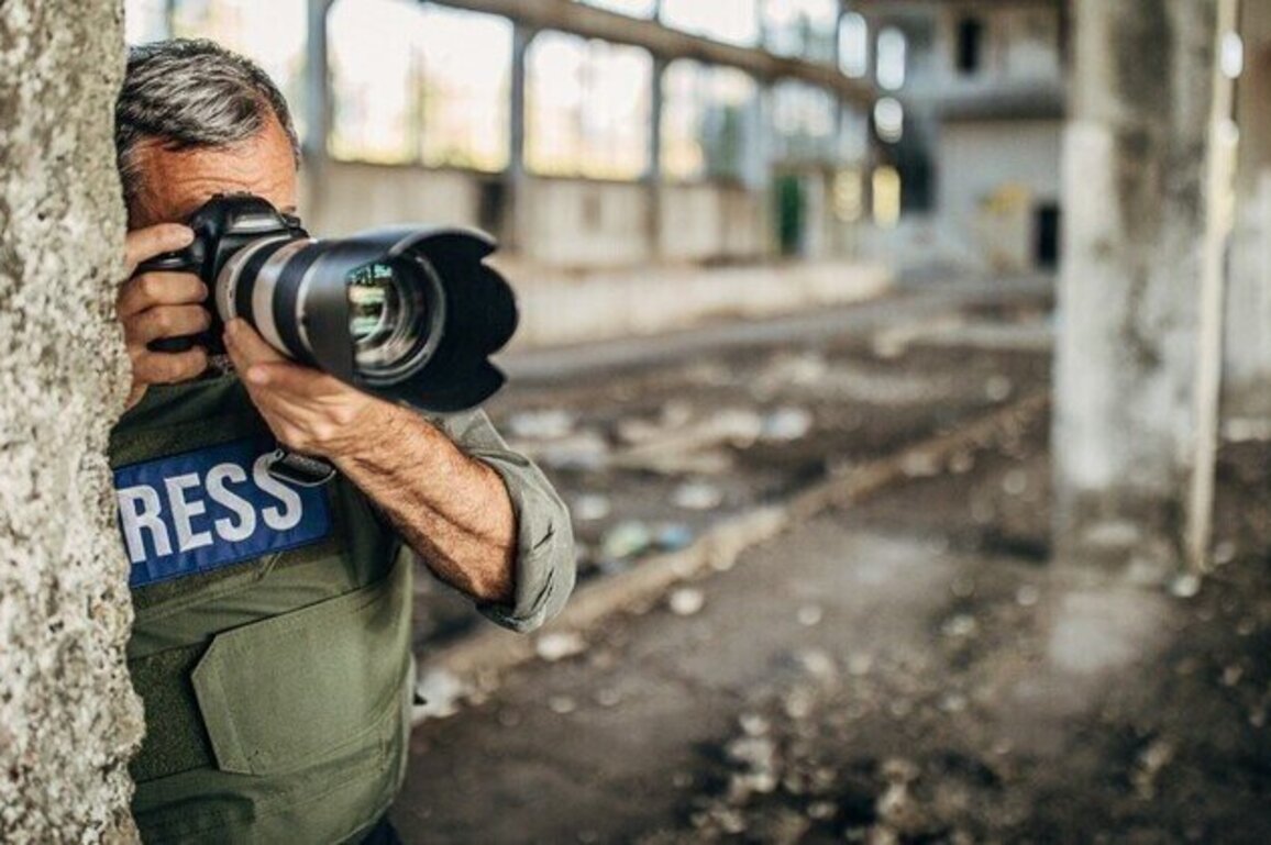 Ukraine urges journalists to reject Russias safe passage offer
