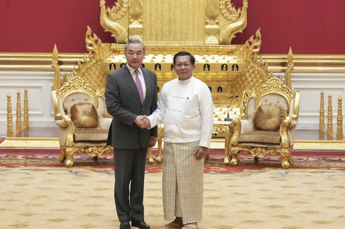 MYANMAR-NAY PYI TAW-PRESIDENT-CHINA-WANG YI-MEETING