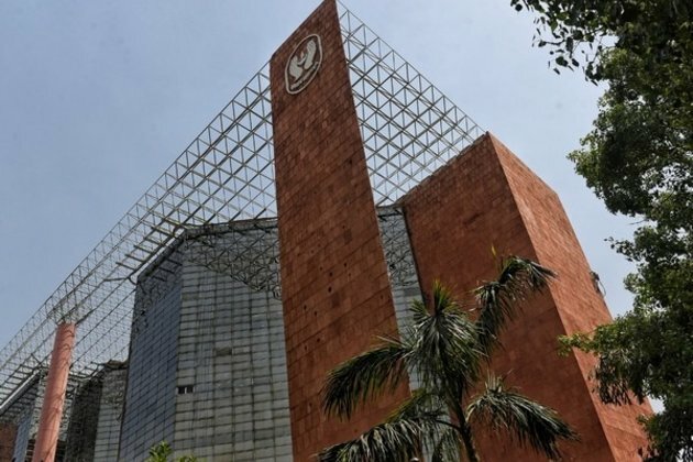 Centre announces welfare measures for LIC agents, employees