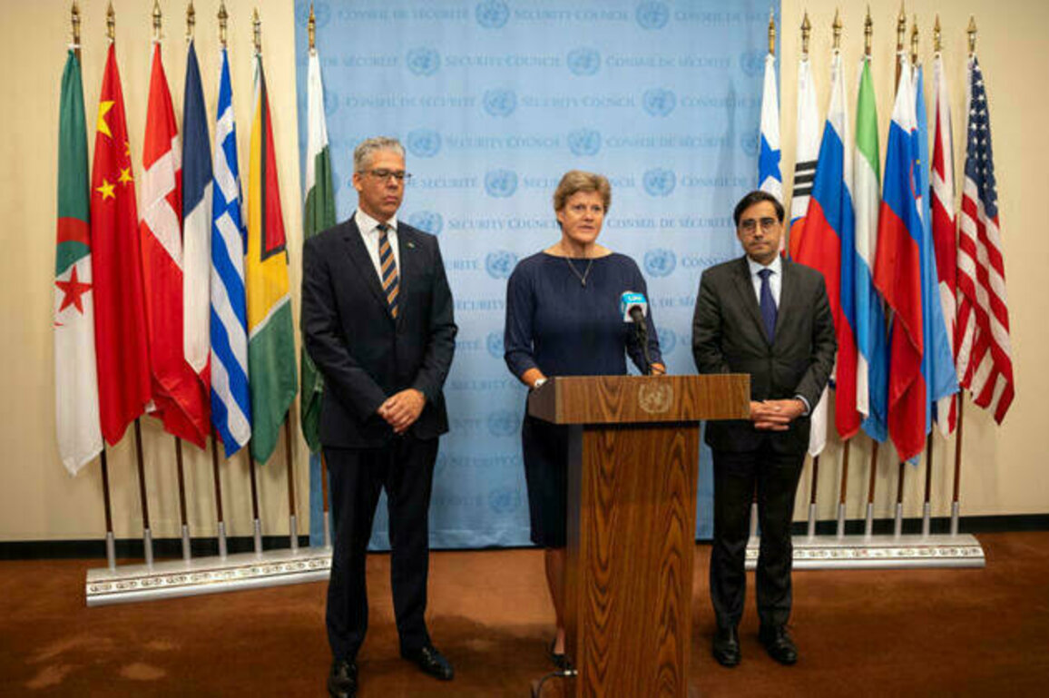 European offer to delay sanctions on Iran still 'on the table'