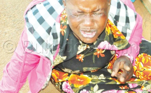 Owooluganda lwa Oburu eyafiiridde mu kizimbe ng’ayaziirana. Owooluganda lwa Oburu eyafiiridde mu kizimbe ng’ayaziirana.