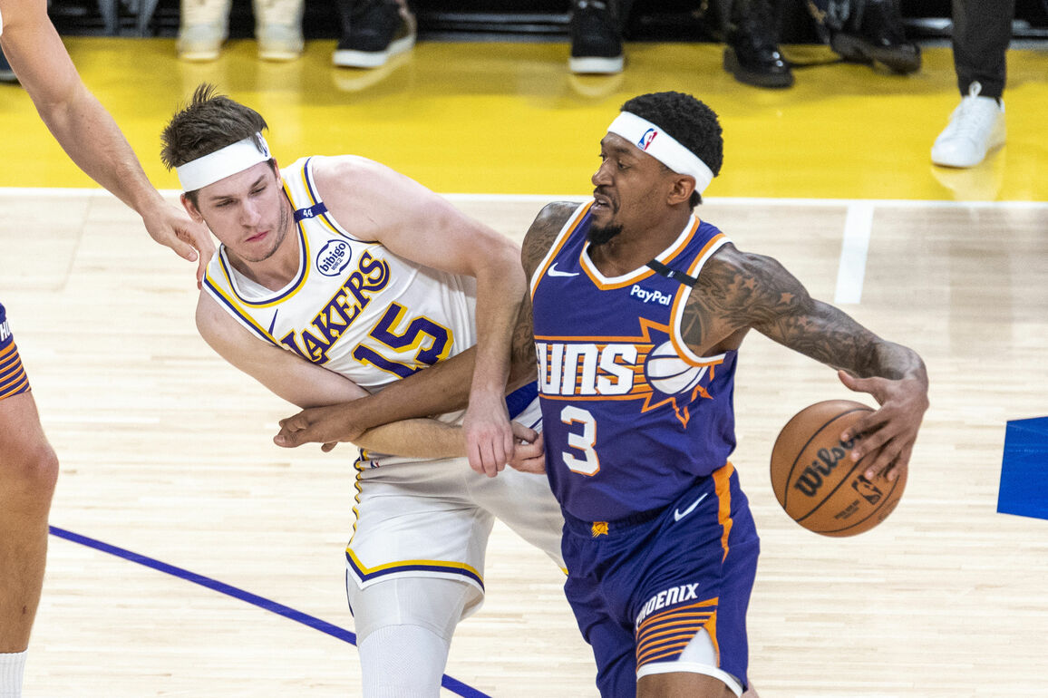 (SP)U.S.-LOS ANGELES-BASKETBALL-NBA-LAKERS VS SUNS