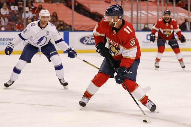 Brayden Point lifts Lightning to Game 1 win over Panthers