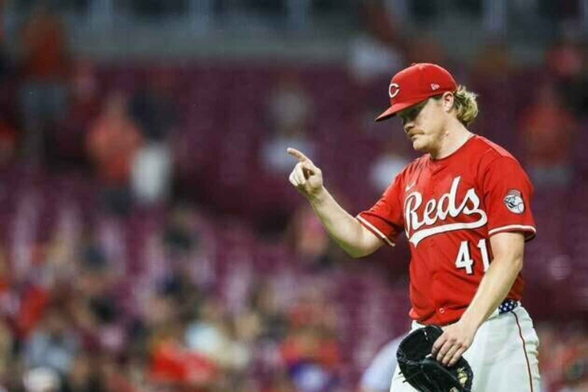 Andrew Abbott vies to pitch Reds to series sweep of Mets