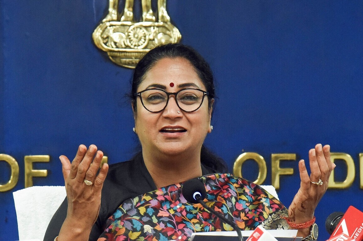 Signal-free travel from Mayur Vihar to AIIMS: Delhi CM Rekha Gupta approves two major projects