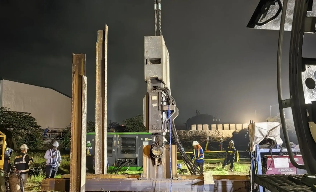 Bauer Philippines carrying out field trials for the Valenzuela depot diaphragm wall along the Tullahan River 