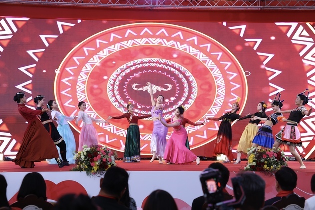 Thailand greets return of Chinese tourists in holiday rush