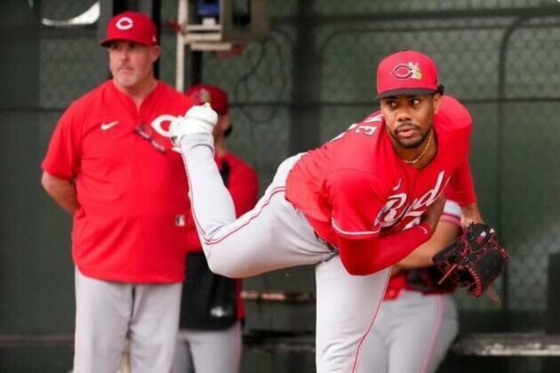 Reds ace Hunter Greene to undergo MRI for right elbow stiffness