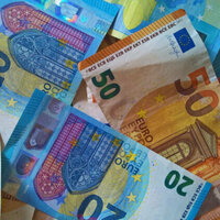 ECB Forecasts Significant Slowdown in Eurozone Wage Growth for 2025