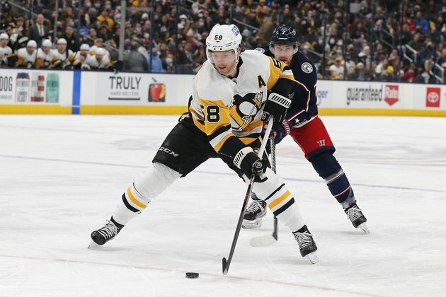 Sidney Crosby's hat trick propels Penguins past Jackets
