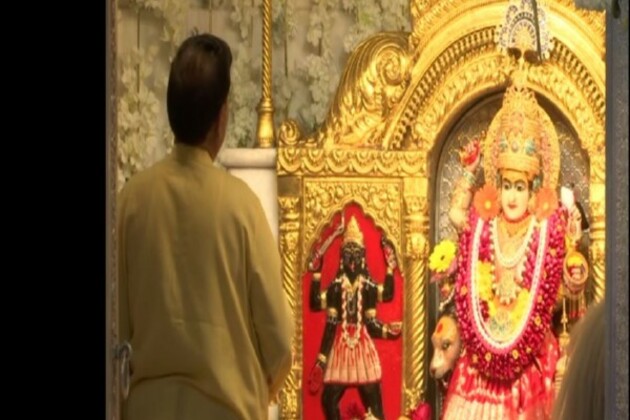 Delhi: Morning Aarti held at Jhandewalan temple on third day of Chaitra Navratri
