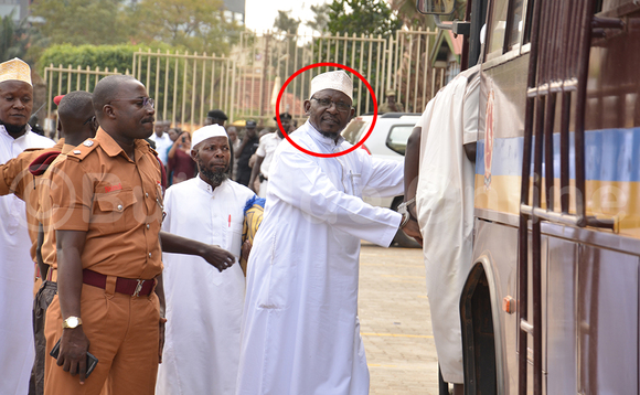 Sheikh Kamoga ng'alinnya bbaasi okuzzibwa mu kkomera e Luzira Sheikh Kamoga ng'alinnya bbaasi okuzzibwa mu kkomera e Luzira