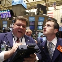 U.S. stock markets divided, techs dive, U.S. dollar gains