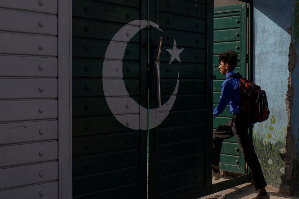 Pakistan: Karachi Secondary Education Board faces backlash over Class IX results; students left without mark sheets amid E-marking failure