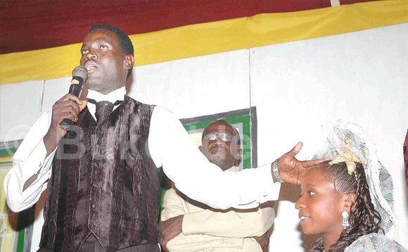 Omugenzi Yiga yali ne Nabbi Omukazi. Omugenzi Yiga yali ne Nabbi Omukazi.