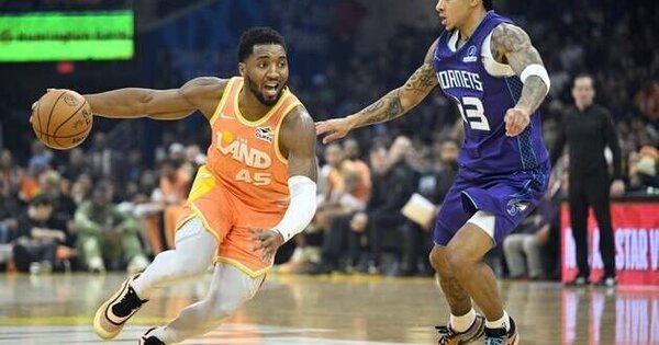 Cavs share scoring duties in victory over Hornets