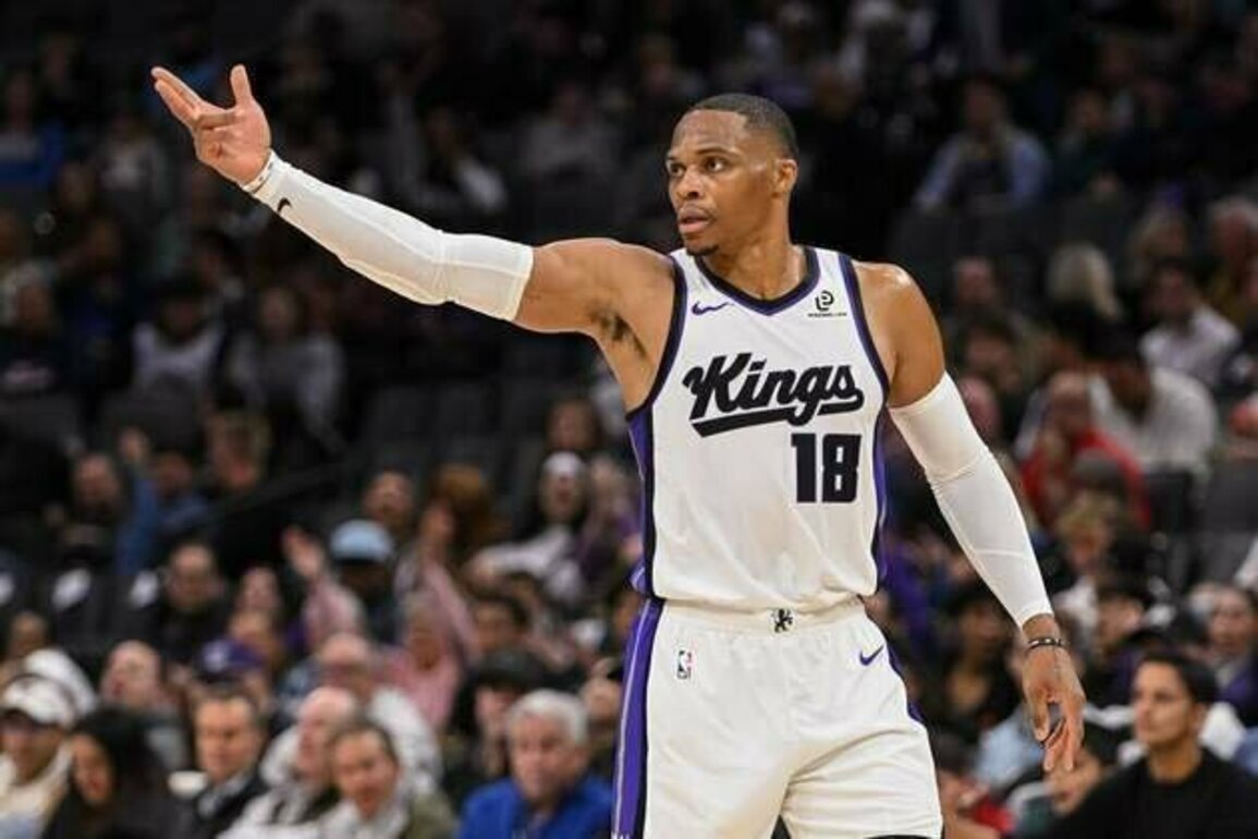 Russell Westbrook's triple-double carries Kings past Warriors