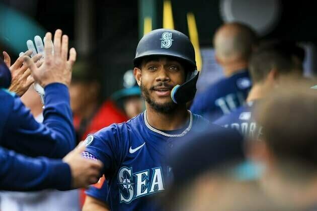 Randy Arozarena, Mariners take down Reds in 10 innings