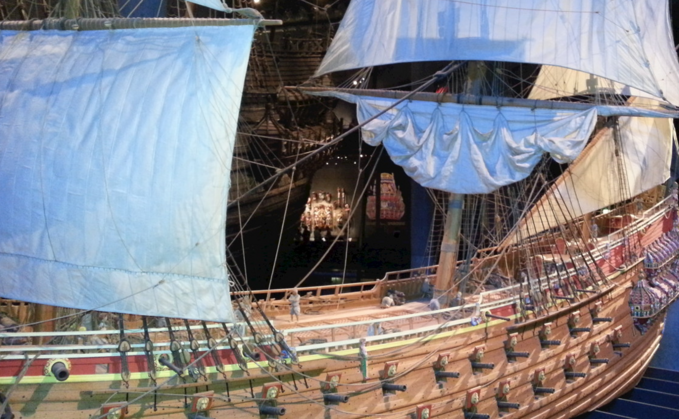 Wegen schwerer, aber vorhersehbarer Baufehler sank 1628 die Vasa auf ihrer Jungfernfahrt. Niemand traute sich, den König auf das absehbare Unglück aufmerksam zu machen. Bekannt bis heute als Vasa-Syndrom. (Vasa-Museum, Stockholm. Private Aufnahme).
