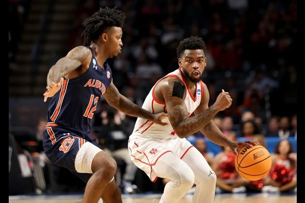 No. 1 Houston rallies past No. 9 Auburn, reaches Sweet 16