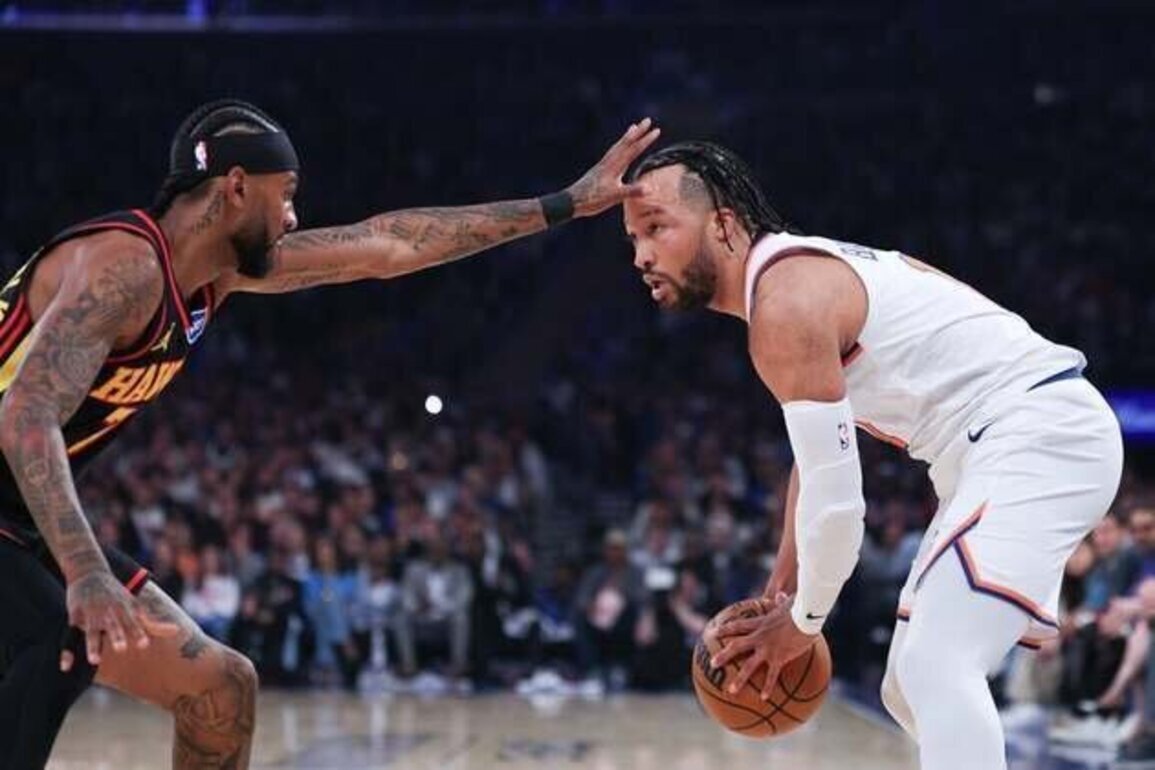 Knicks use third-quarter spurt to down Hawks in Game 1