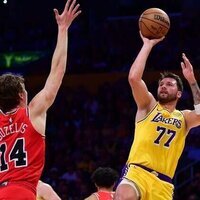 Luka Doncic pours in 51 as Lakers top Bulls to extend win streak